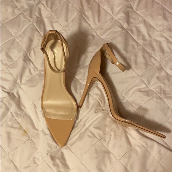 High Heels - Picture 4 of 5